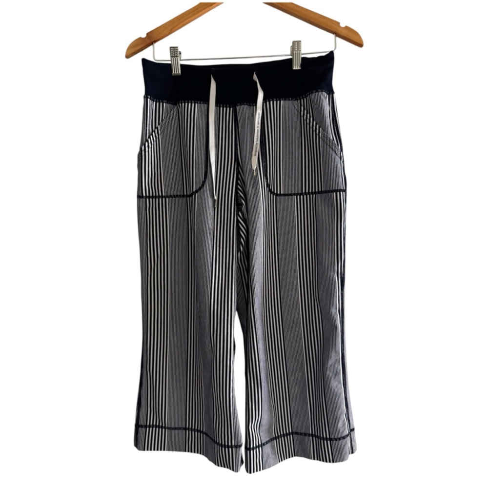 Striped Lululemon Wide Leg Crop Pants Navy White Athleisure Size 4